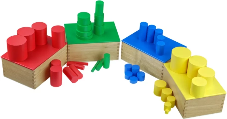 Barevné válečky bez úchytů z bukového dřeva Moyo Montessori