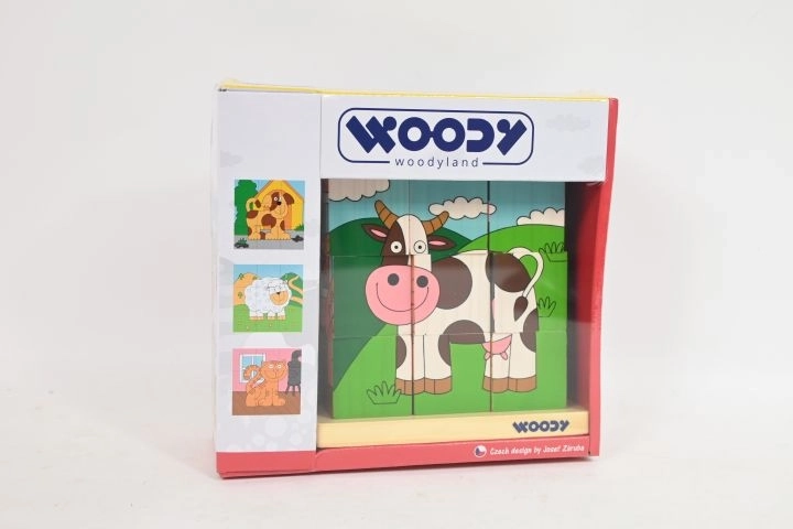 WOODY Dřevěný navlékací kubus se zvířátky, 9 kostek