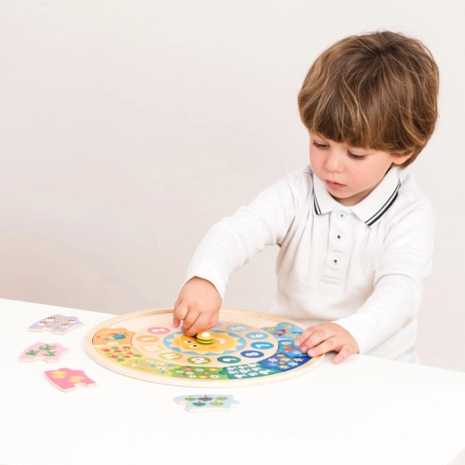 Dřevěné hodiny a puzzle pro děti