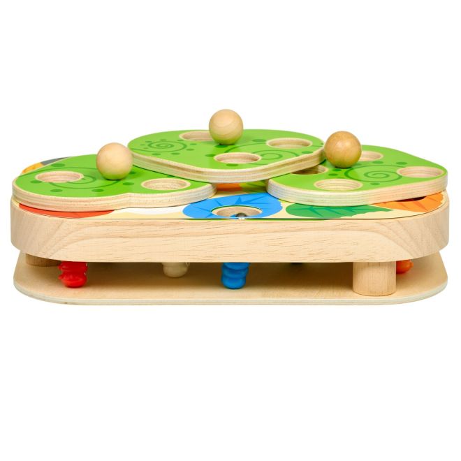 Lucy & Leo Chytání housenek – dřevěná motorická stolní hra s magnety